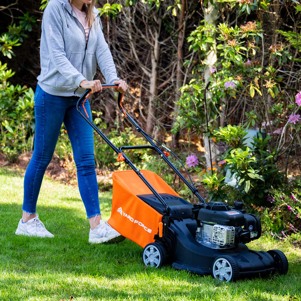 Yard Force GM B40 40cm Hand Push Petrol Mower Image 6