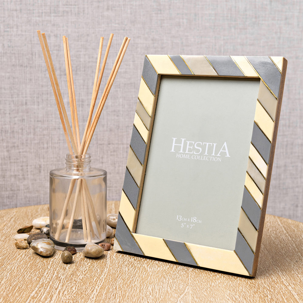 Hestia Marble Resin Photo Frame with Brass Inlay 5 x 7inch Image 2