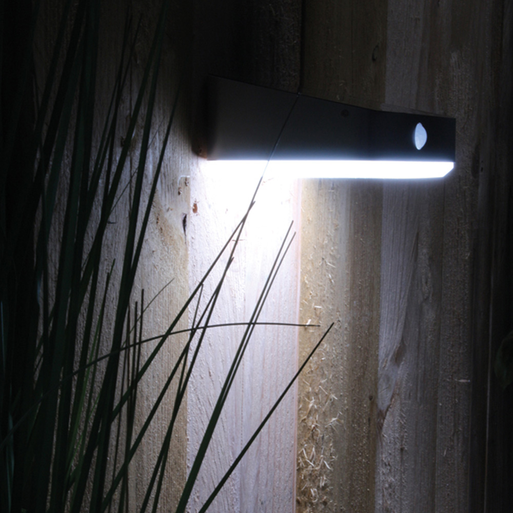Luxform Solar Cheyenne Light with Standby and PIR Image 2