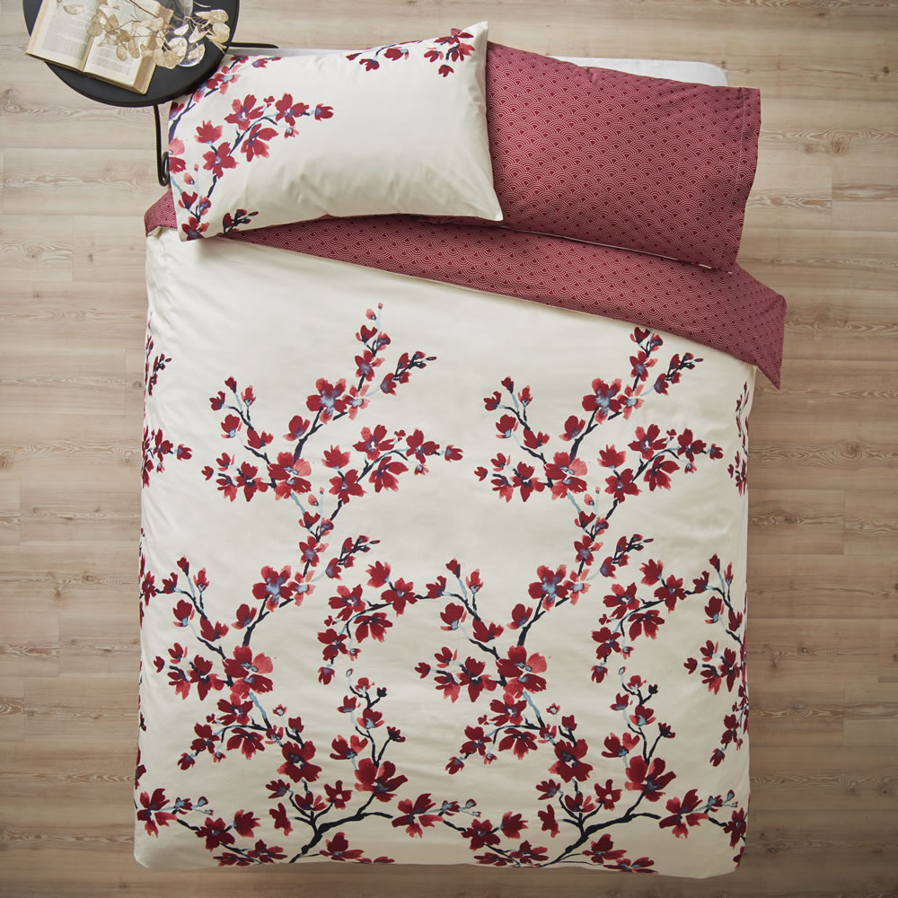 Wilko Symmetry Blossom Cream and Red King Size Duvet Set Image 3