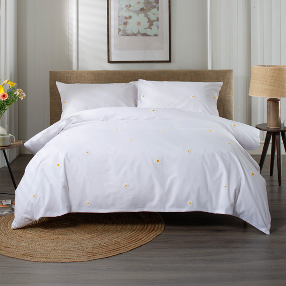 The Lyndon Company Tufted Daisy Double White Duvet Set Image 1