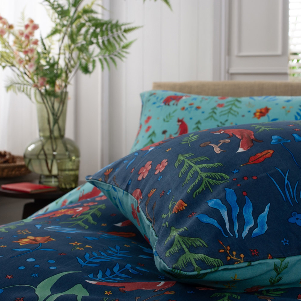 Deyongs Double Fox and Floral 200 Thread Count Reversible Duvet Set Image 2