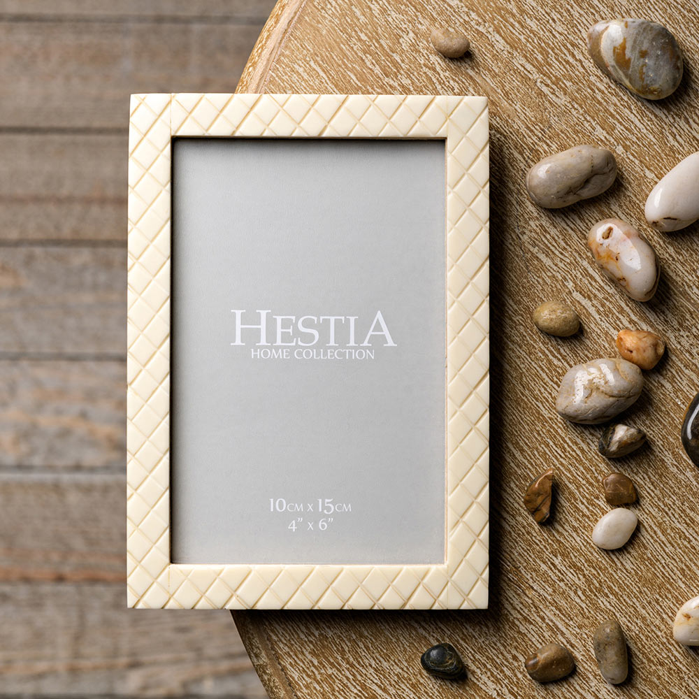 Hestia Criss Cross Carved Photo Frame 4 x 6inch Image 3