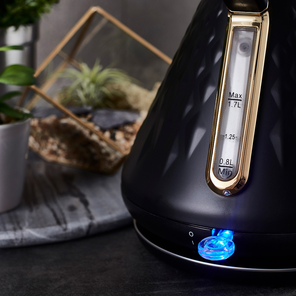 Swan SK14080BLKN Gatsby Black Pyramid Kettle 1.7L Wilko