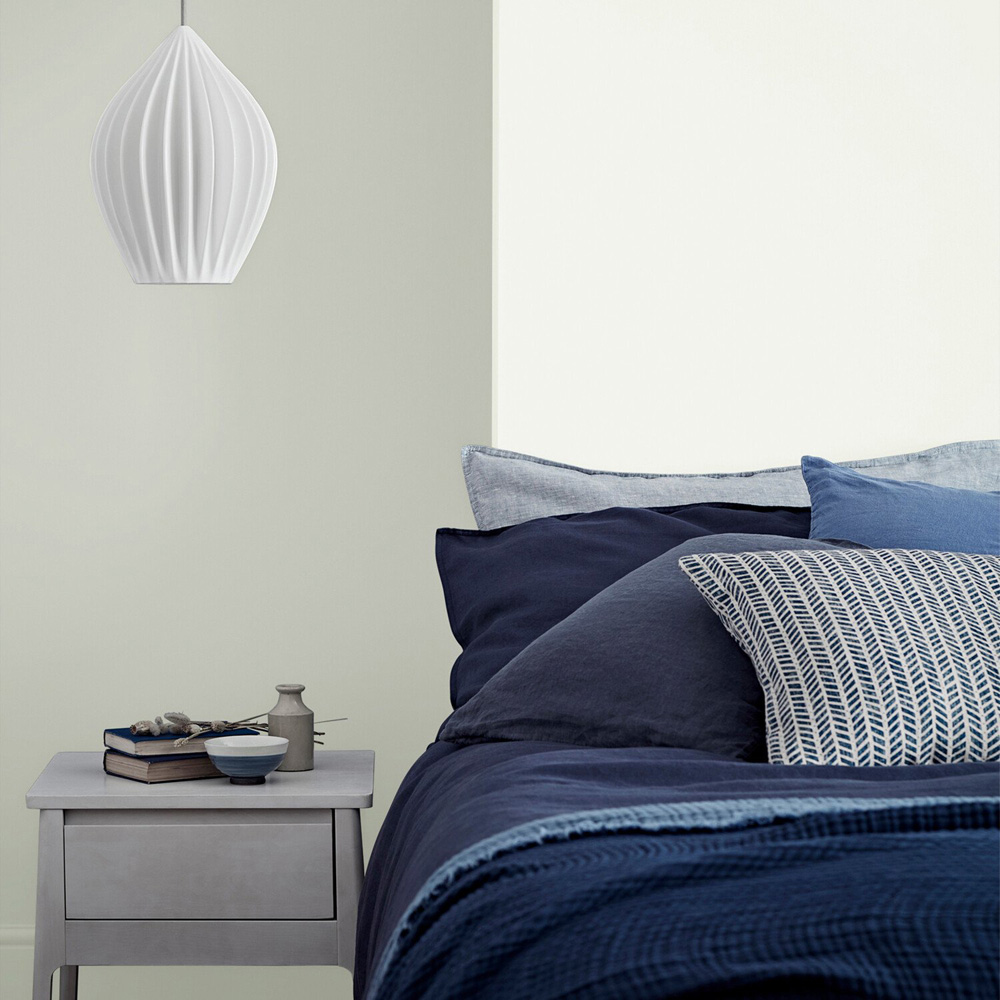 Crown Easyclean Milk White Matt Emulsion Multisurface Paint 2.5L Image 4