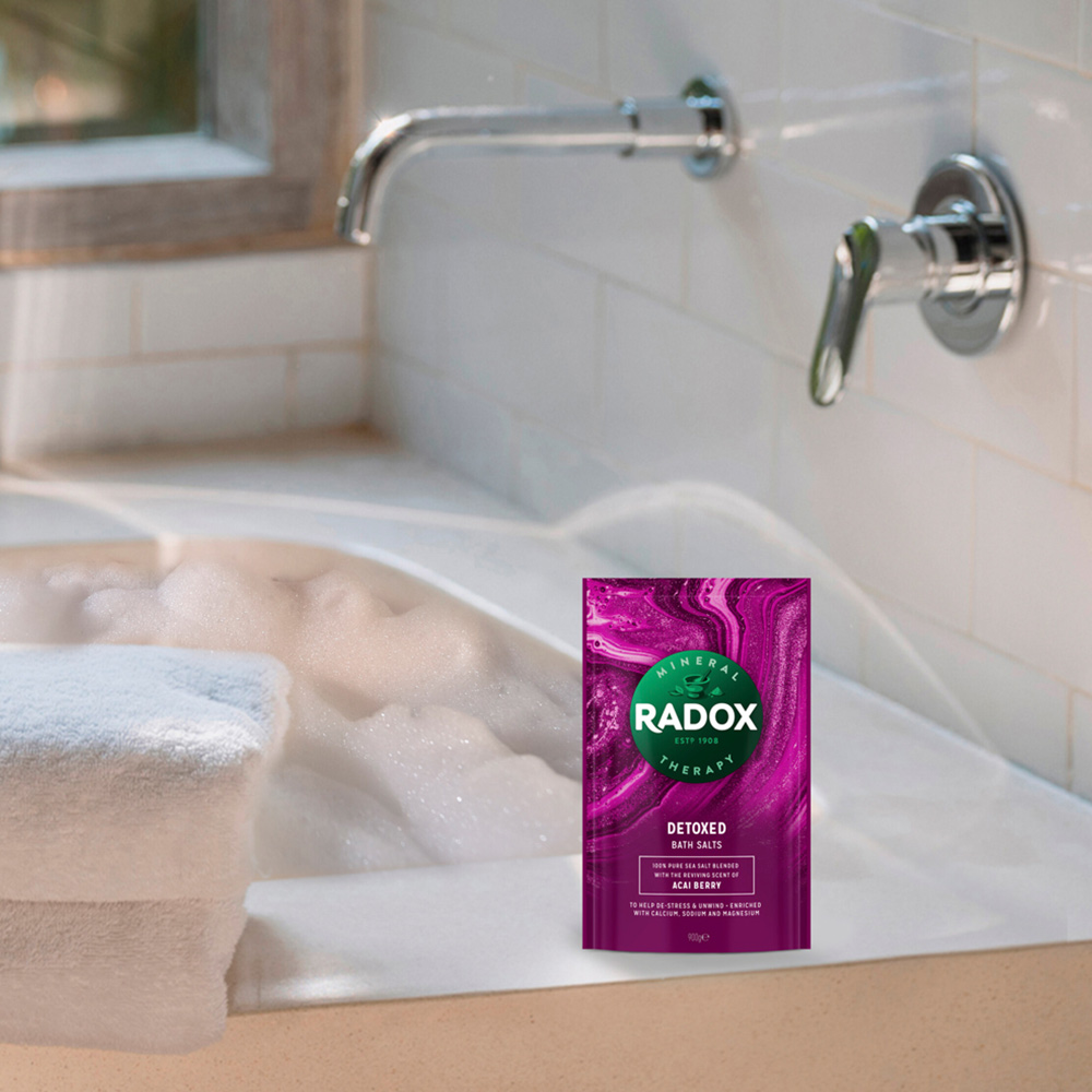 Radox Detox Therapy Bath Salts Case of 4 x 900g Image 4