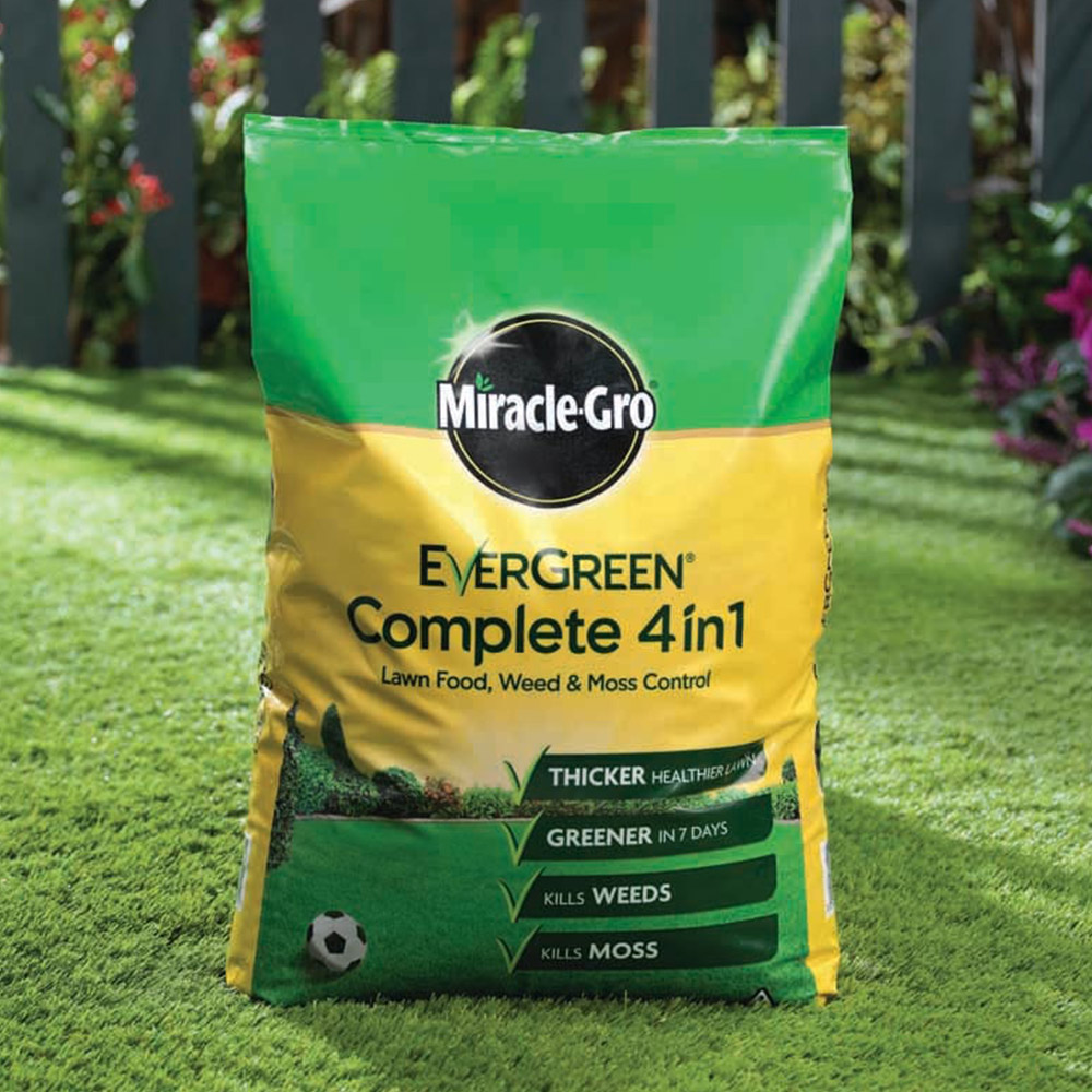 Evergreen Complete 4-in-1 Lawn Feed, Weed and Moss Killer 200msq 7kg Image 3