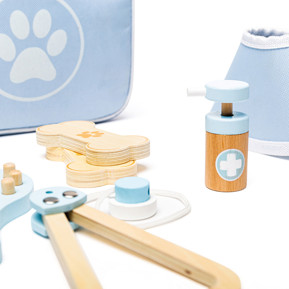 Bigjigs Toys Kids Wooden Veterinary Set Image 6