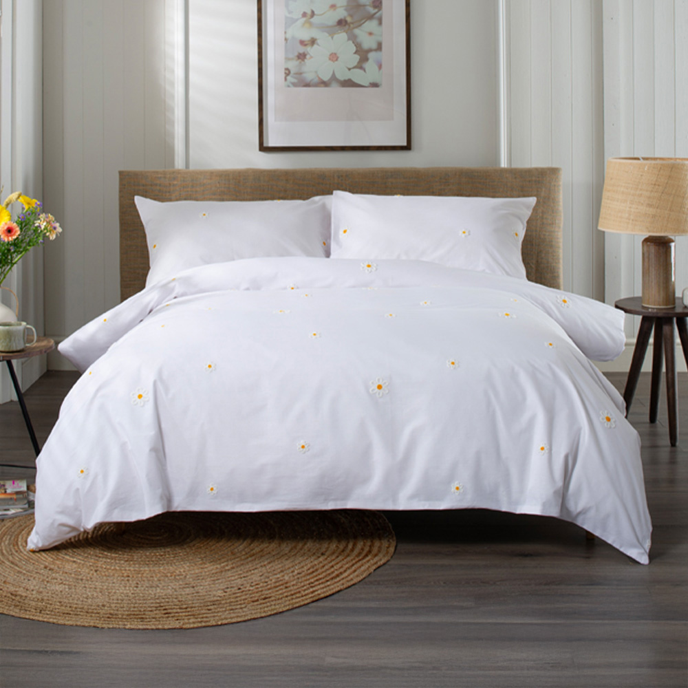 The Lyndon Company Tufted Daisy Super King Size White Duvet Set Image 1