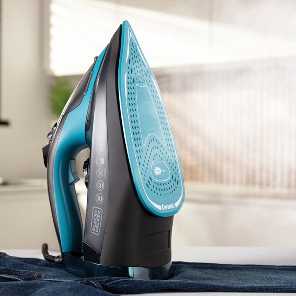 Black + Decker 2600W Steam Iron Image 4