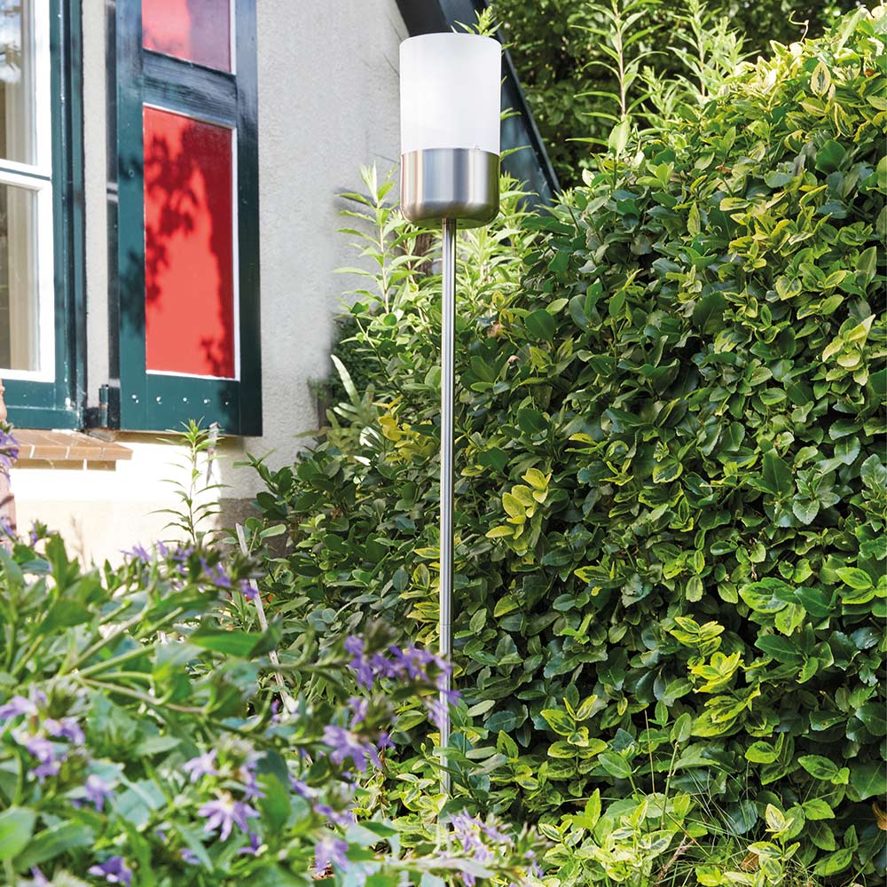Luxform Jamaica LED Solar Spike Light Image 2