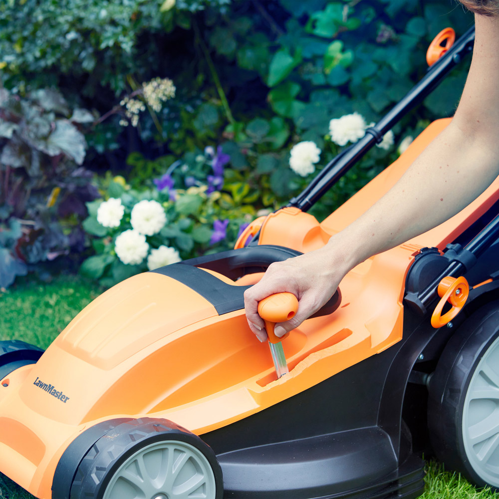 LawnMaster MEB1840M-01 1800W Hand Propelled 40cm Rotary Electric Lawn Mower Image 3