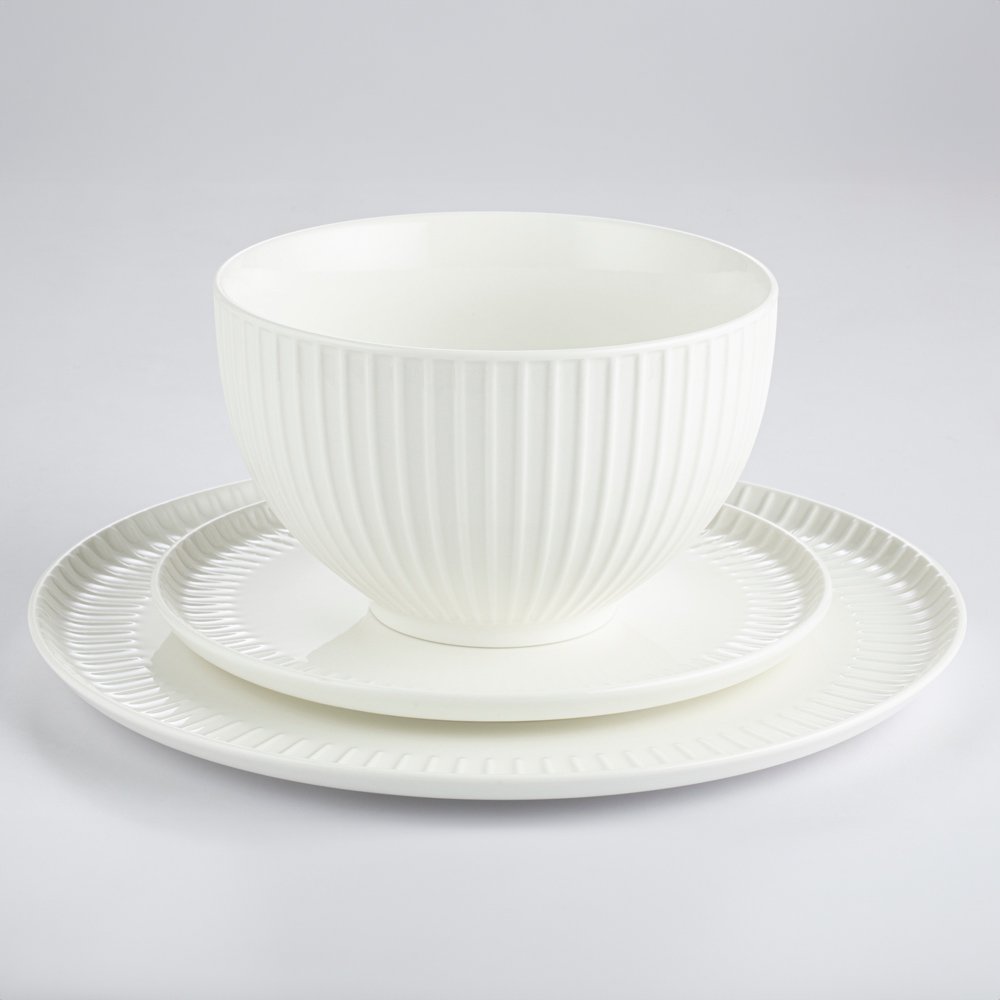 Waterside Professional Alumina White 12 Piece Porcelain Textured Rim Dinner Set Image 3