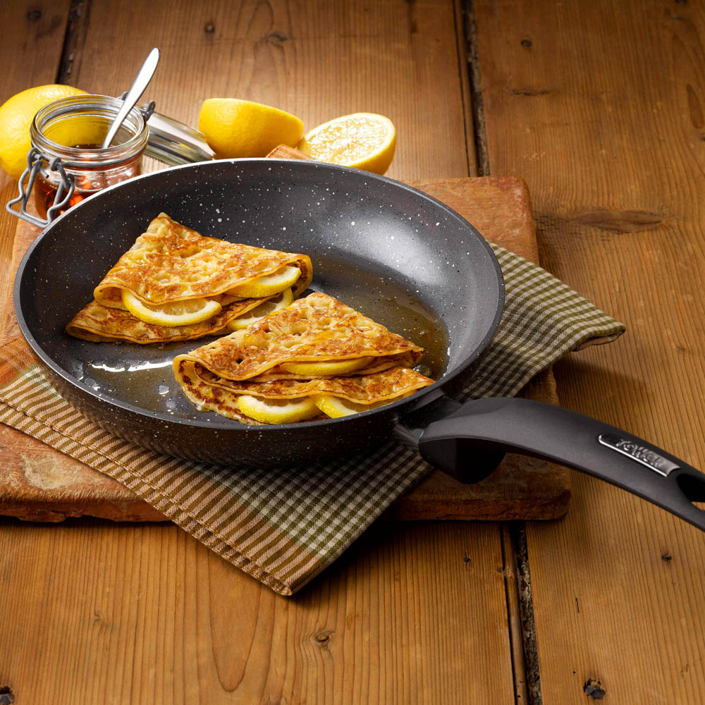 Tower Cerastone 32cm Black Forged Aluminium Non-Stick Frying Pan Image 2