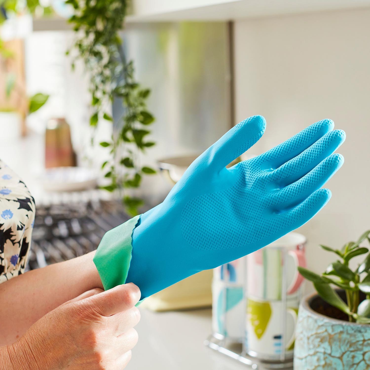 Marigold Fresh Feel Household Gloves - Blue Image 2
