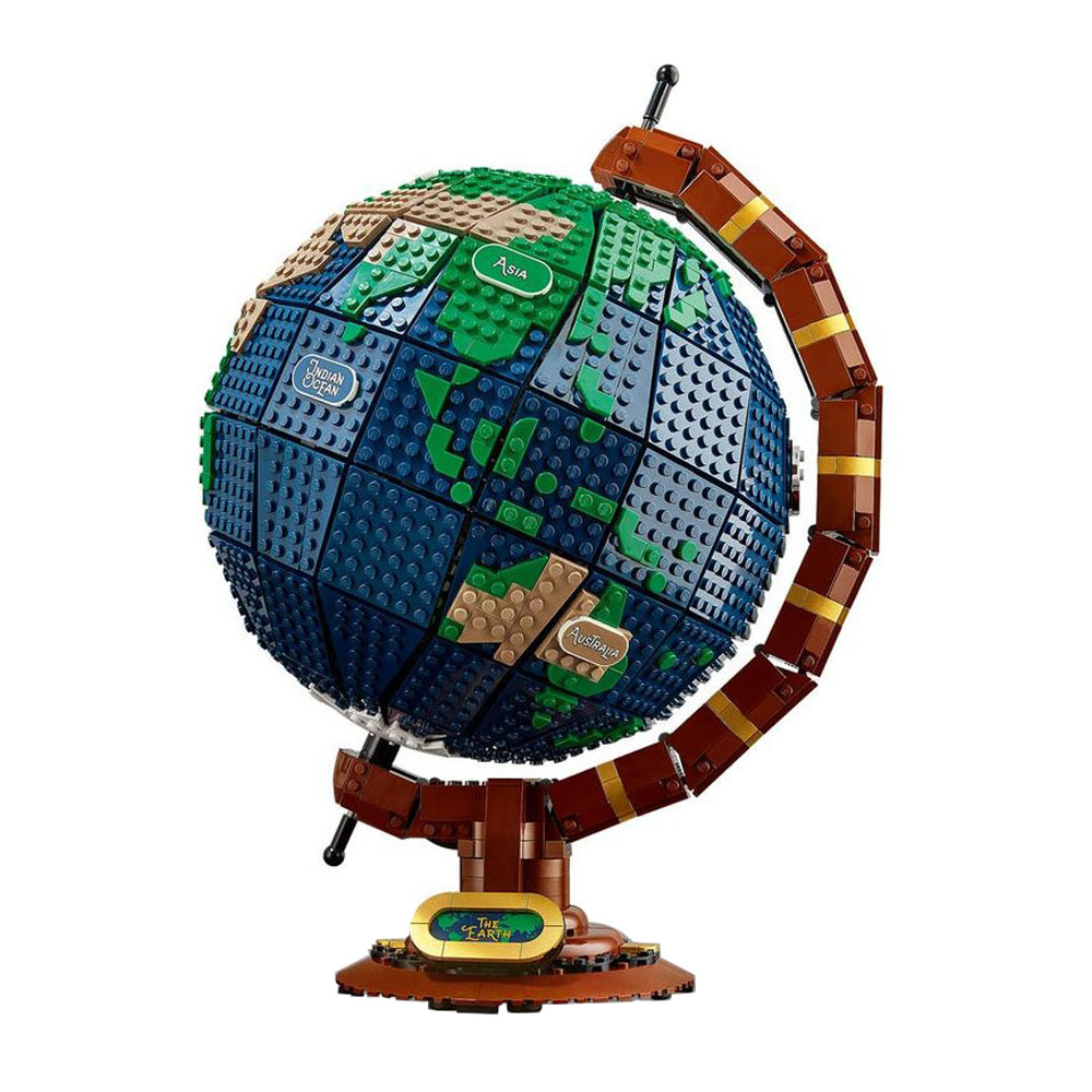 LEGO 21332 The Globe Building Kit Image 2