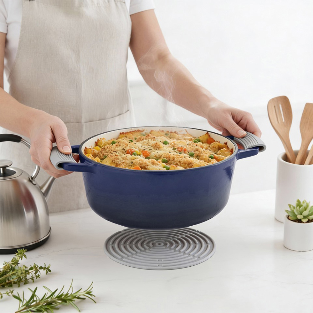 Argon Tableware 4.5L Midnight Blue Cast Iron Casserole Dish with Self-Basting Lid Image 4