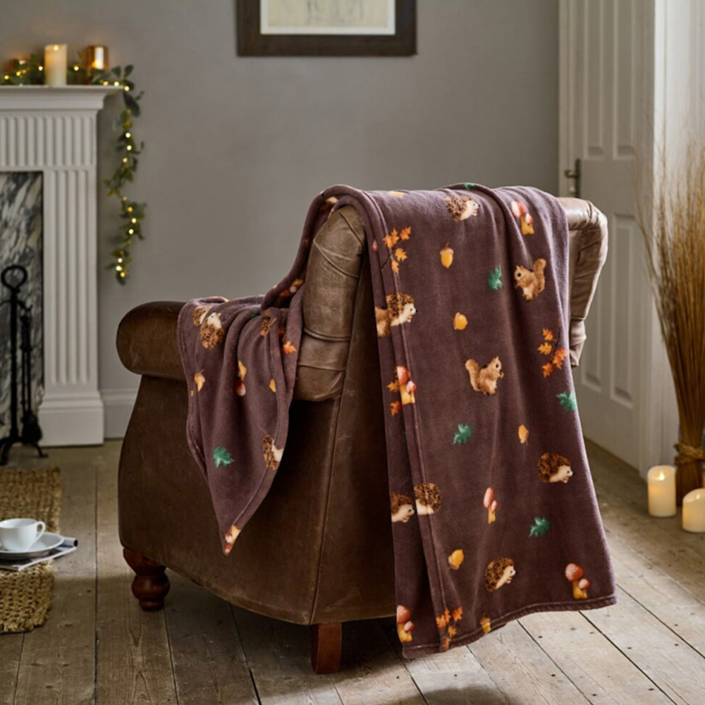 Deyongs Wine Hogging It Throw 140 x 180cm Image 2