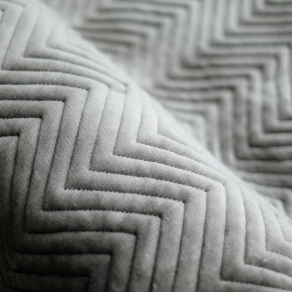 Dreamland’s Relaxwell Deluxe Grey Velvet Herringbone Quilted Electric Blanket Image 3