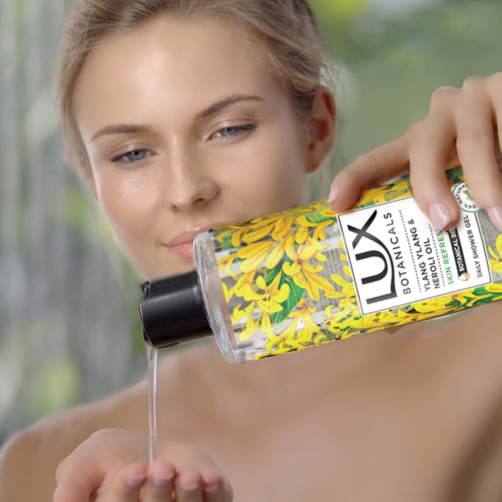 Lux Botanicals Beauty Oils Ylang Ylang and Neroli Oil Daily Shower Gel 500ml 3 Pack Image 2