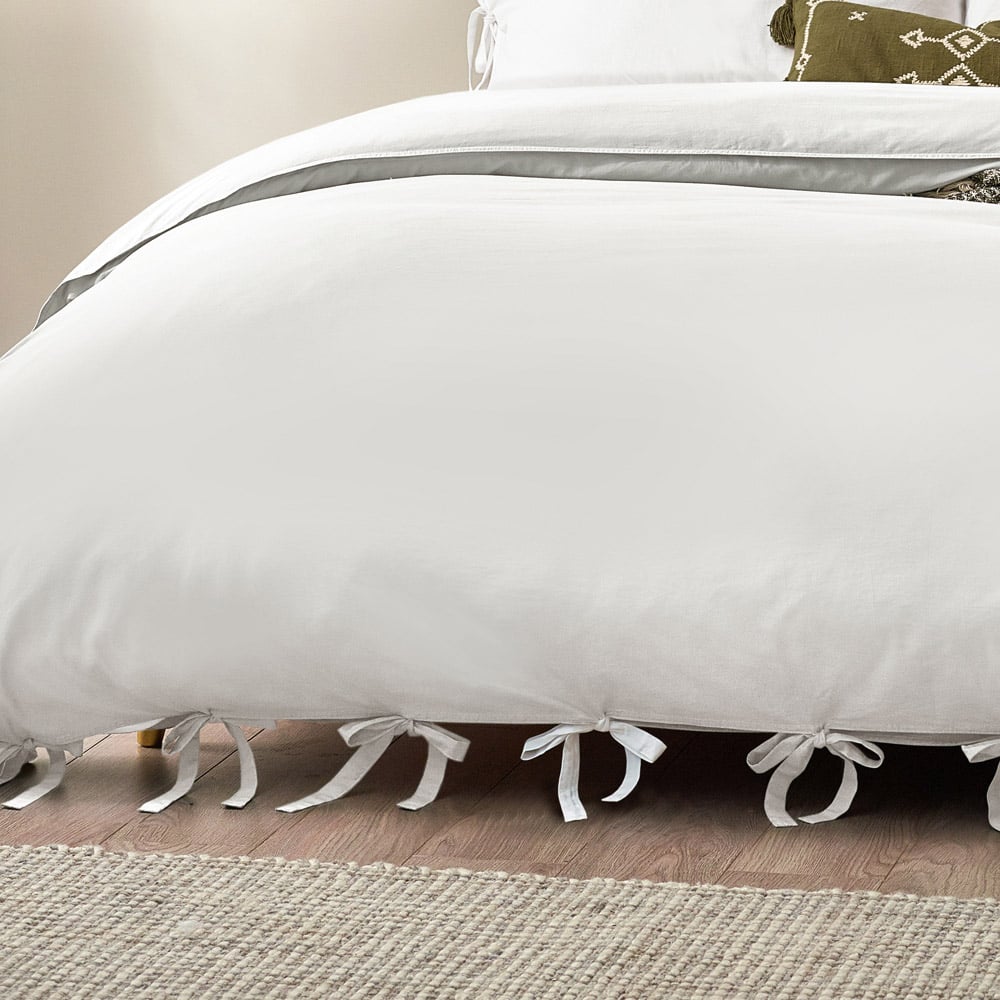 Yard Mallow Bow Tie Super King Size Warm White Duvet Set Image 4