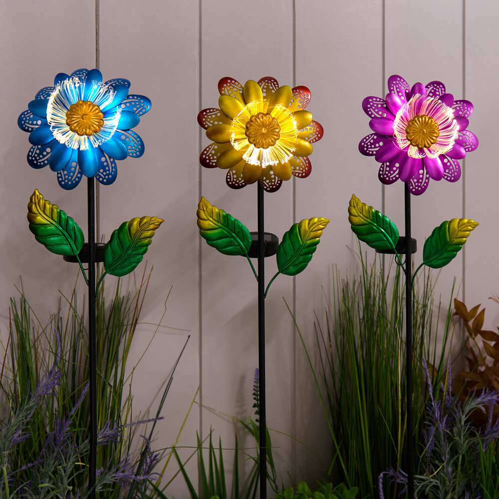 Solar Operated Floral Stake Light Image 2