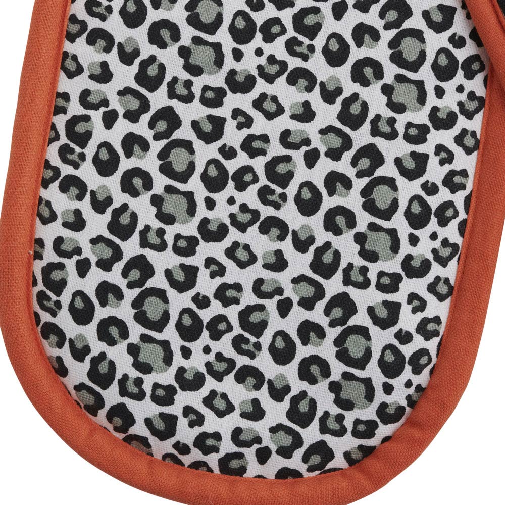 Wilko Leopard Print Double Oven Glove Image 3