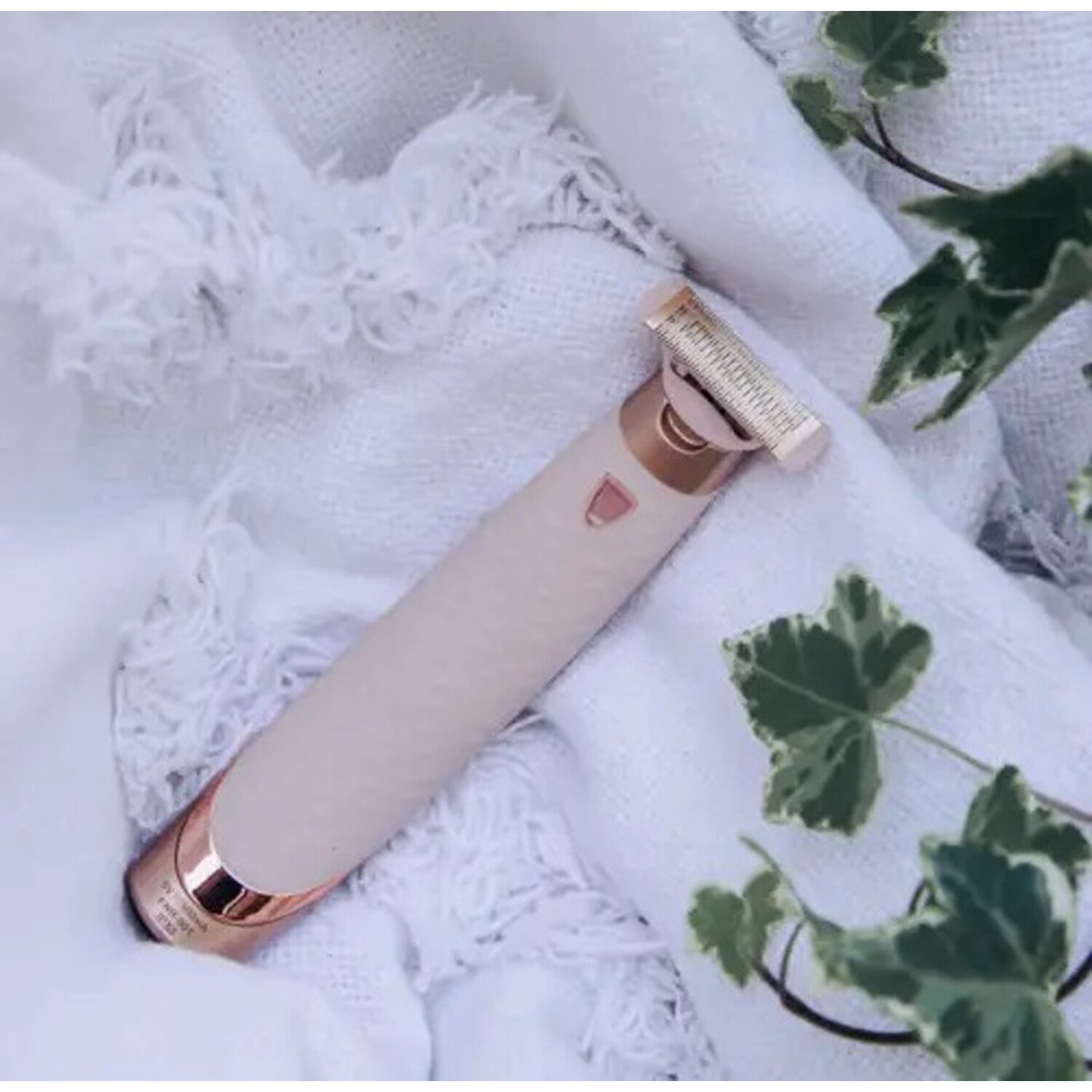 Flawless Nu Razor - Cream and Gold Image 5