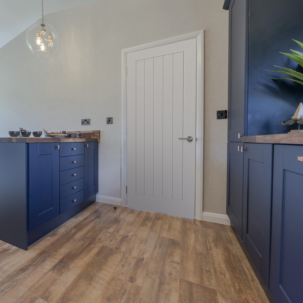 JB Kind Thames Cottage White Primed Internal Door 2040 x 526mm Image 2