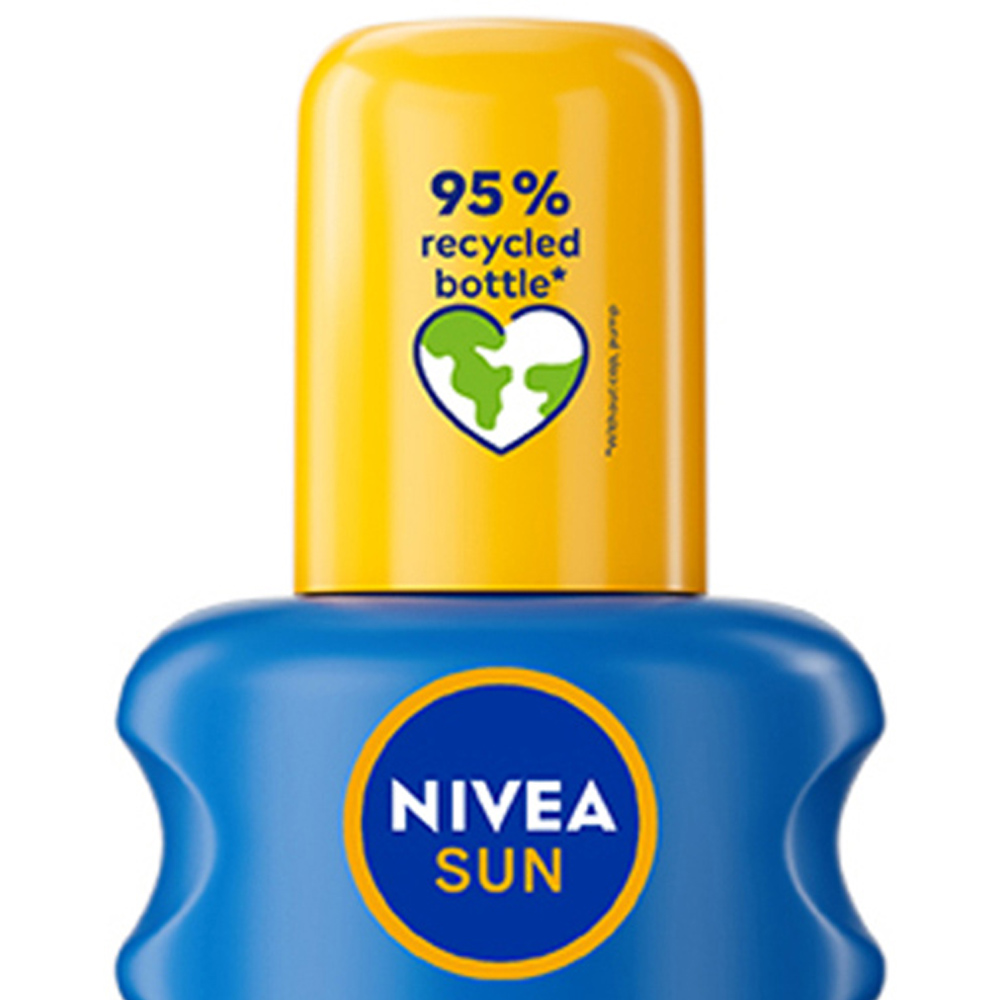 Nivea Sun Protect and Moisture Sun Cream Spray SPF30 200ml Image 2