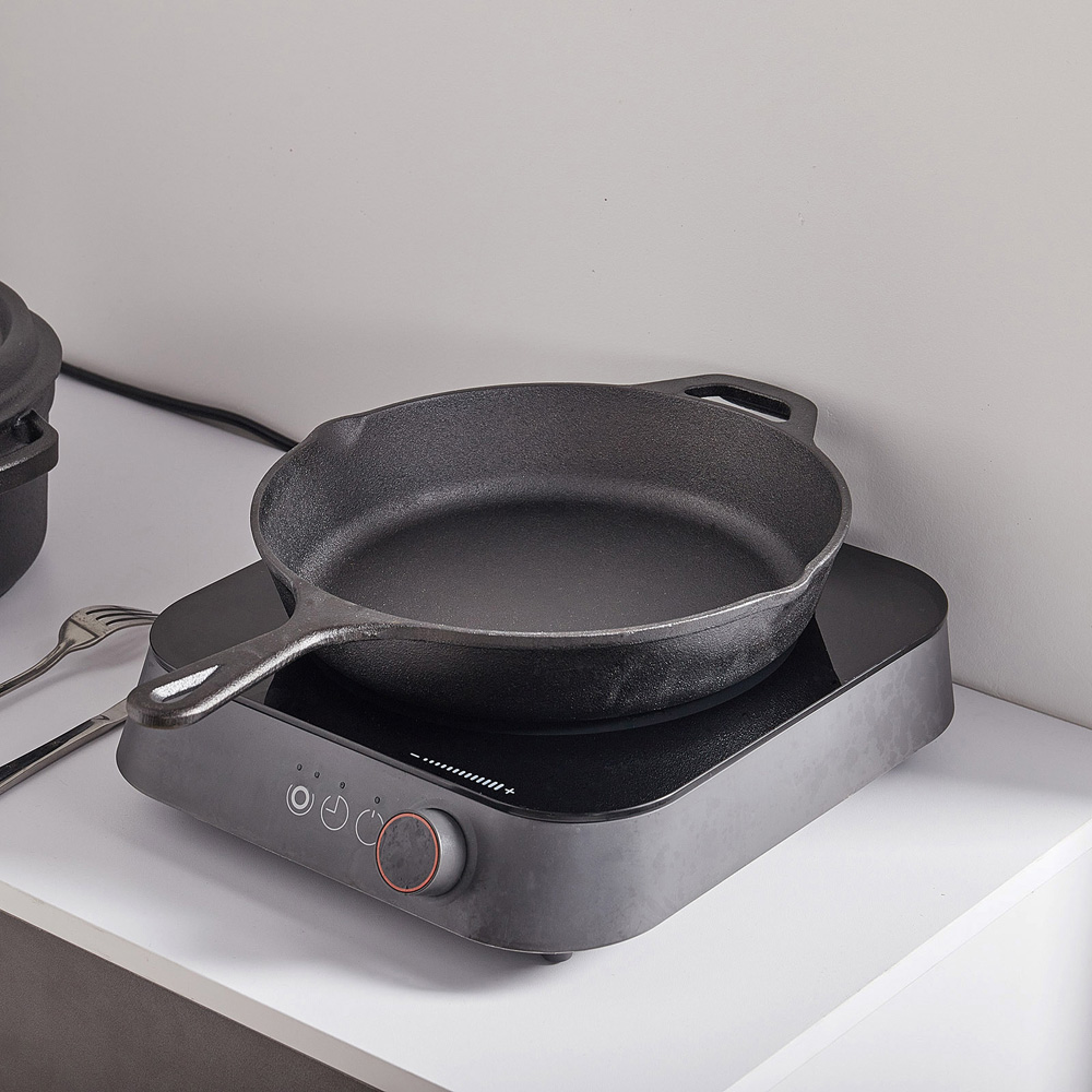 Living and Home Dia Cast Iron Round Skillet Frying Pan 30cm Image 2