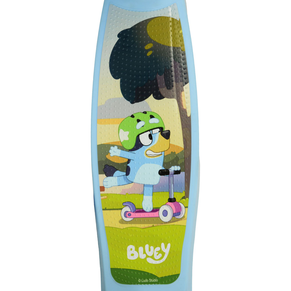 Bluey Tilt and Glow Scooter Image 5