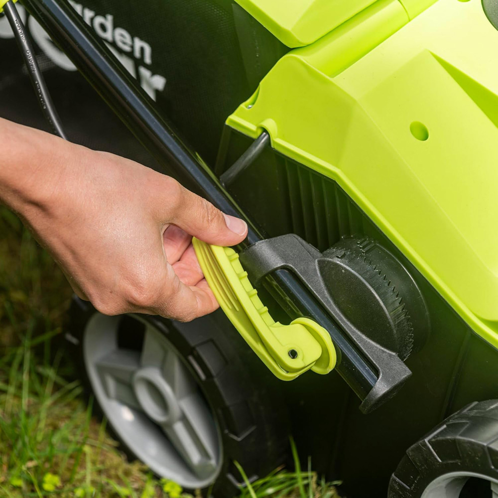 Garden Gear KH1068 2 in 1 2000W Lawn Scarifier and Raker Image 6
