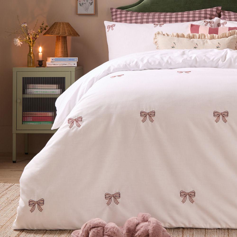 Furn Christmas Double Burgundy and Pink Embroidered Bows Duvet Cover Set Image 4