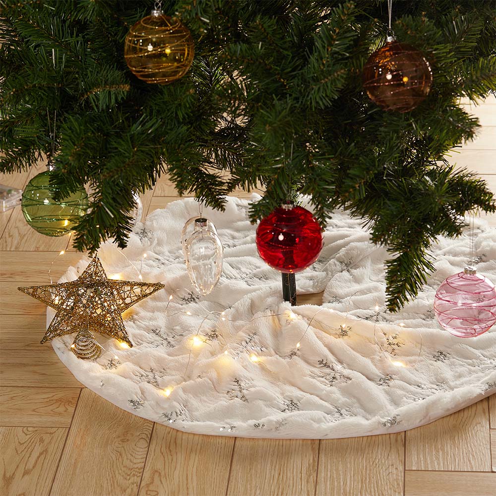 Living and Home 78cm Snowflake White Christmas Tree Skirt Wilko