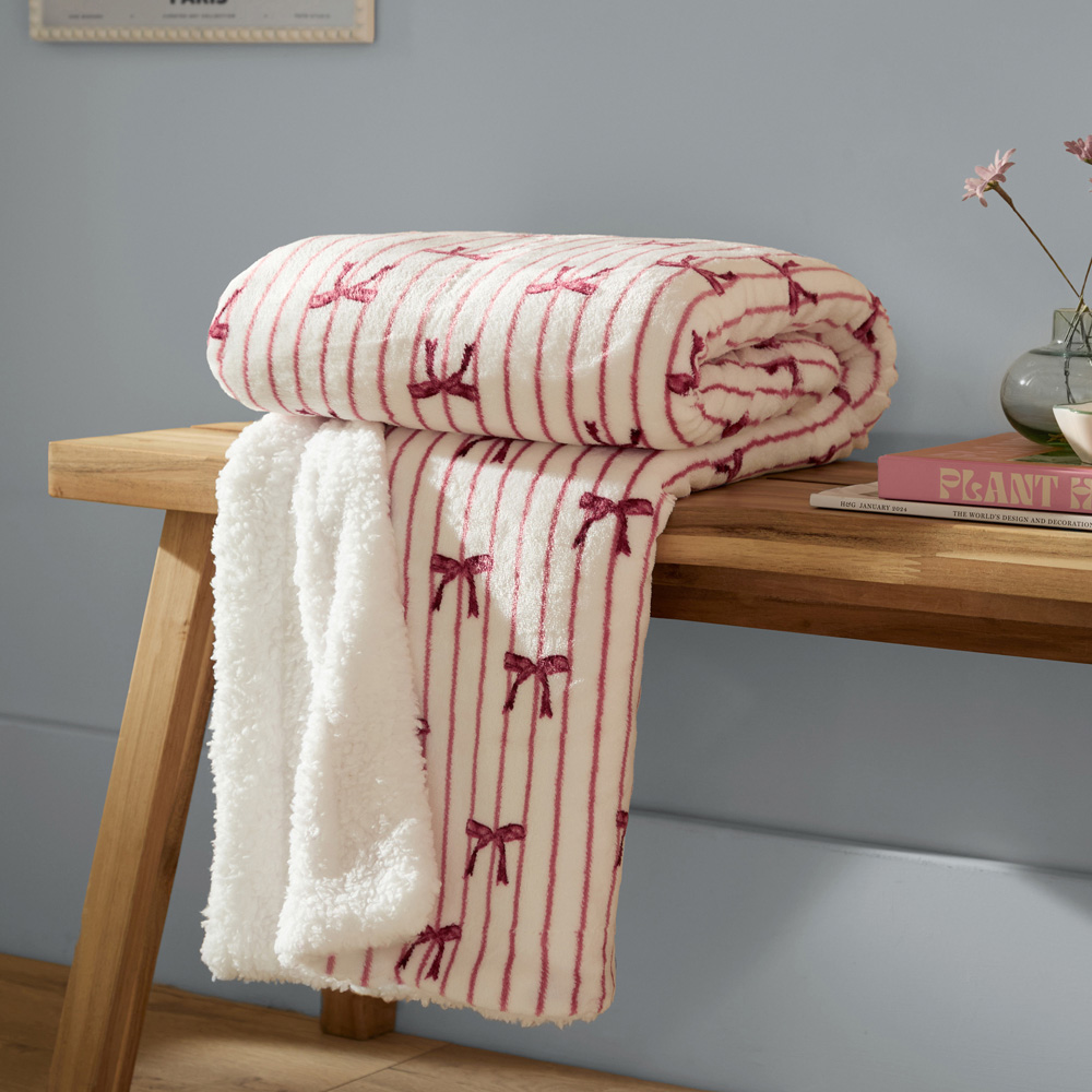 Furn Christmas Noortje Silk Pink Bows Sherpa Fleece Reversible Throw 130 x 180cm Image 6