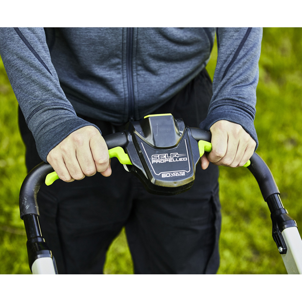 Greenworks GWGD60LM51SPK4 60V Self Propelled 51cm Cordless Lawn Mower with Battery and Charger Image 7