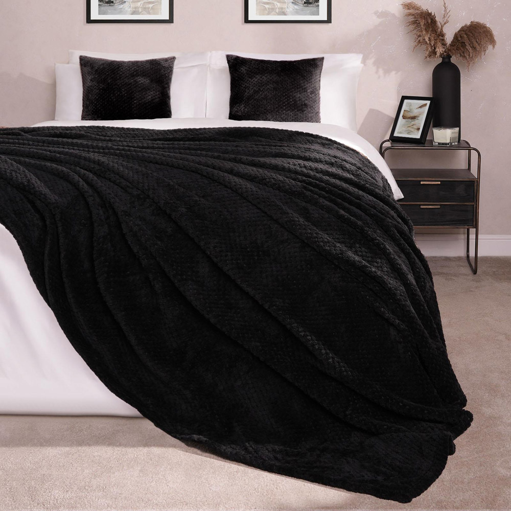 Dreamscene Luxury Black Mink Waffle Throw 200 x 150cm Wilko