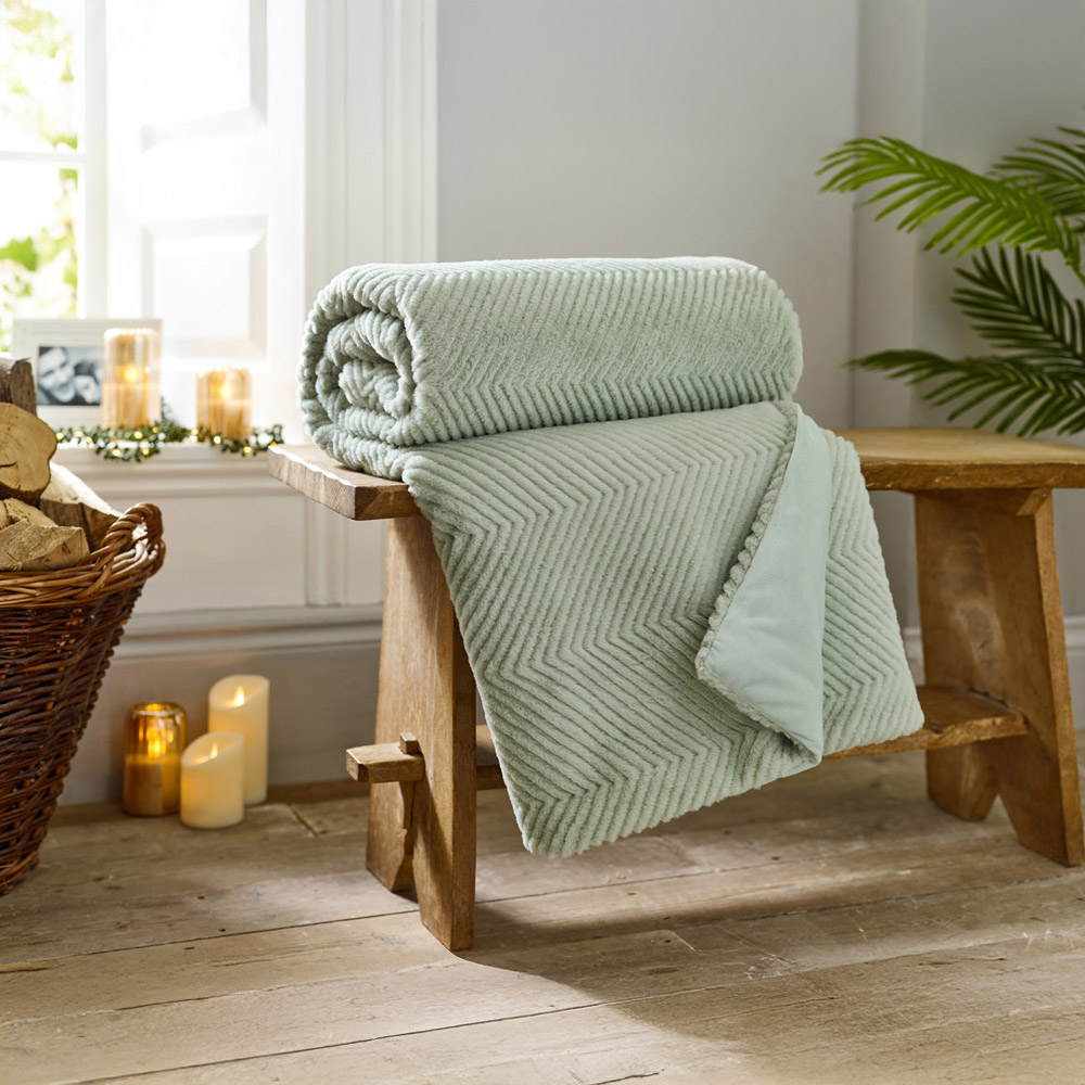 TLC Burghley Faux Fur Green Throw 130 x 170cm Image 2