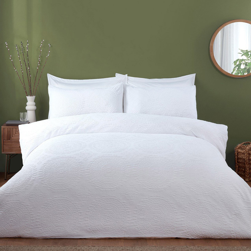 Kingsbridge Duvet Cover and Pillowcase Set - White / King Image 1