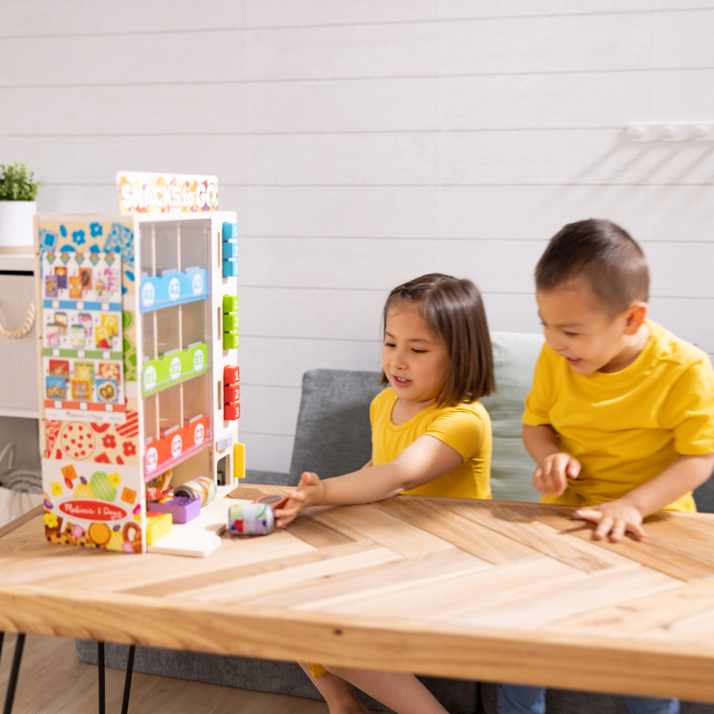 Melissa & Doug - Vending Machine Image 6