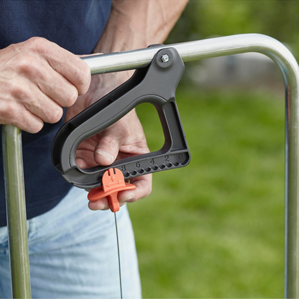Gardena Large Garden Spreader Image 4