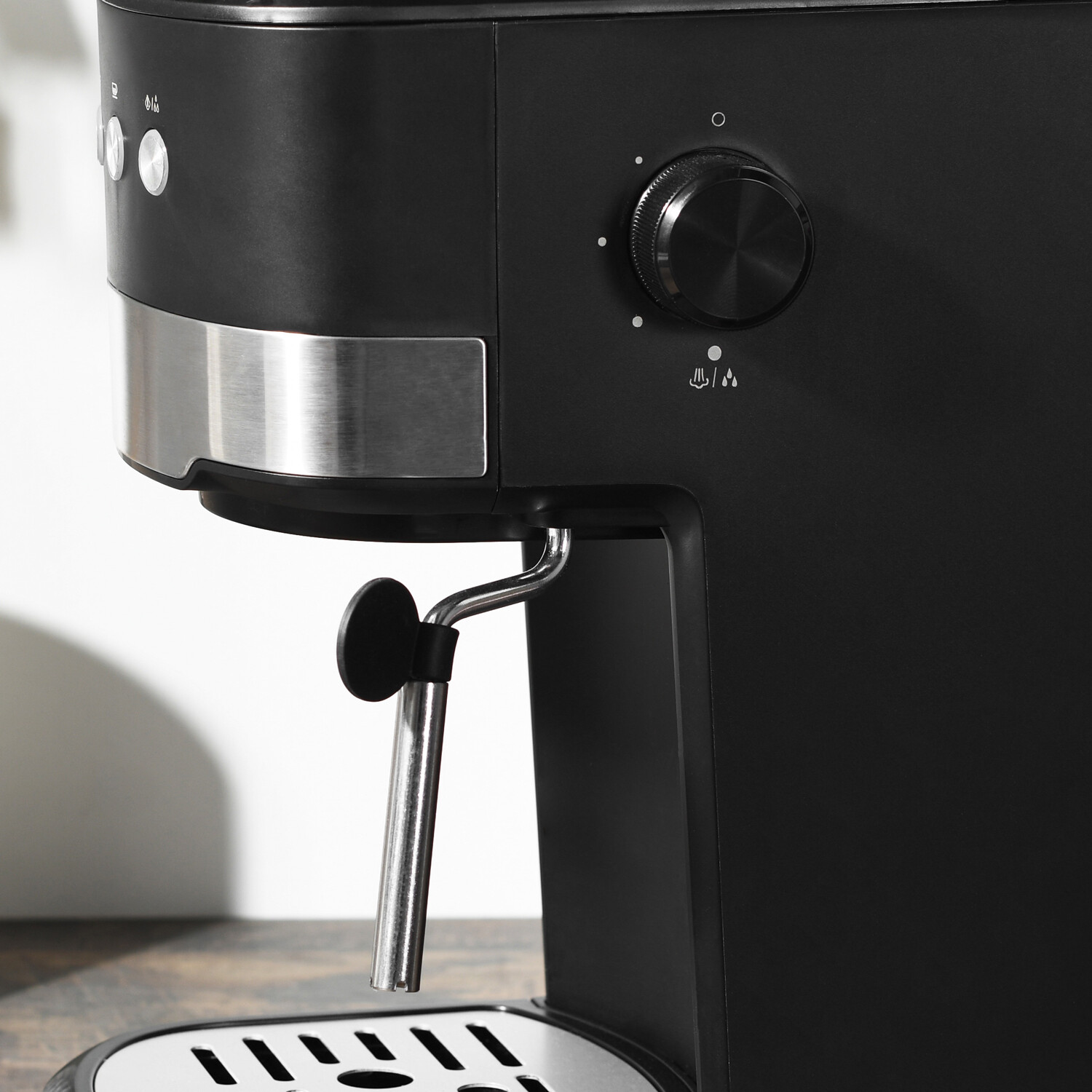 Kitchen Master Coffee Machine 1.2L Black Image 4