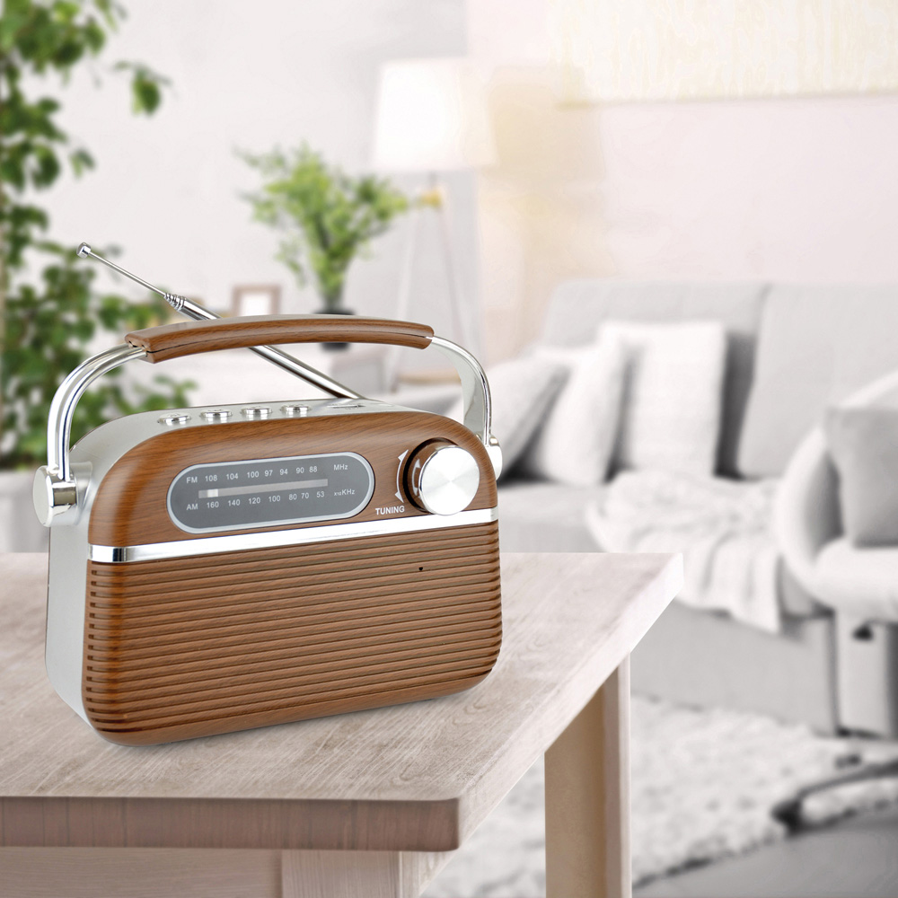 Lloytron Vintage Portable Radio with Bluetooth Image 2