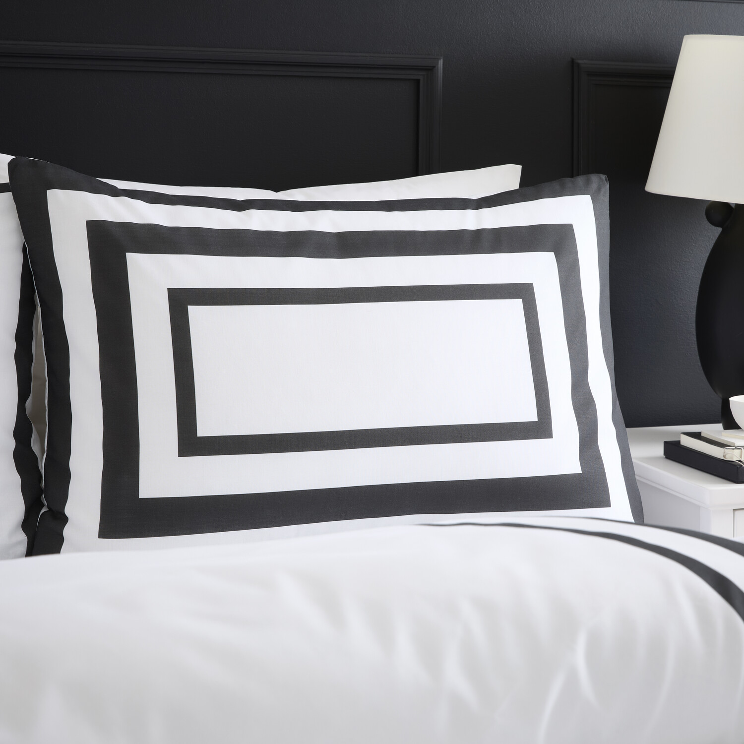 Oxford Border Duvet Set Monochrome King Image 2
