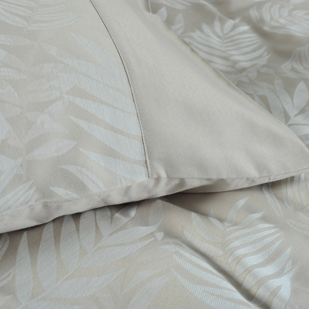 The Lyndon Company Super King Size Opulent Jacquard Duvet Set Image 2