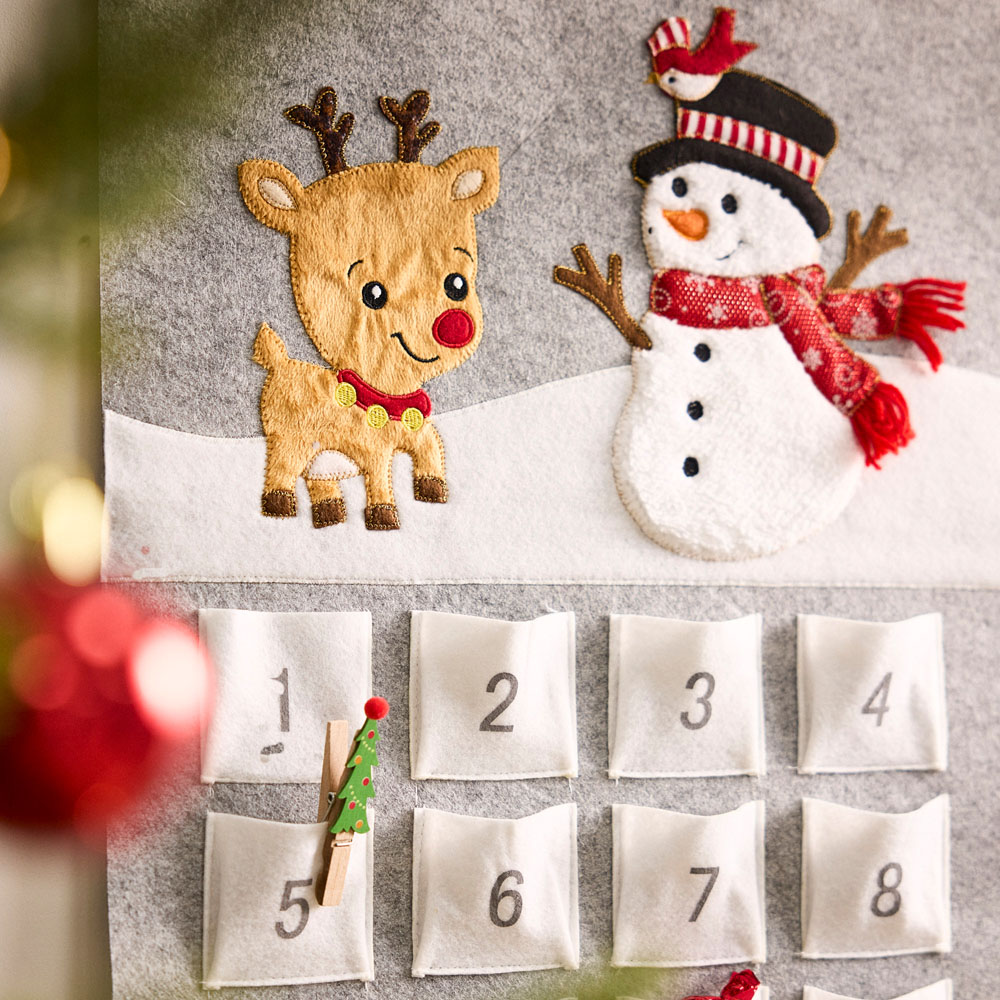 Dibor Young Reindeer and Snowman Christmas Advent Calendar Image 3