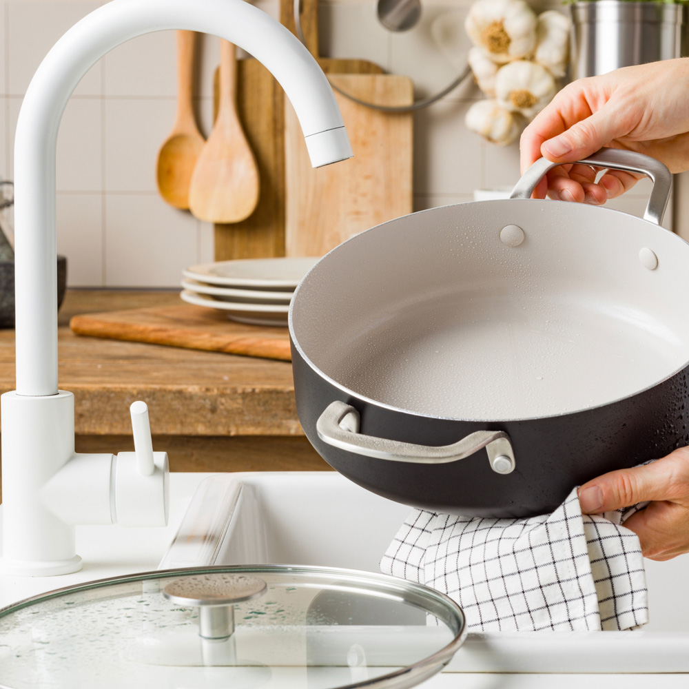 KitchenAid 24cm Matte Black Coloured Aluminium Skillet with Lid Image 6