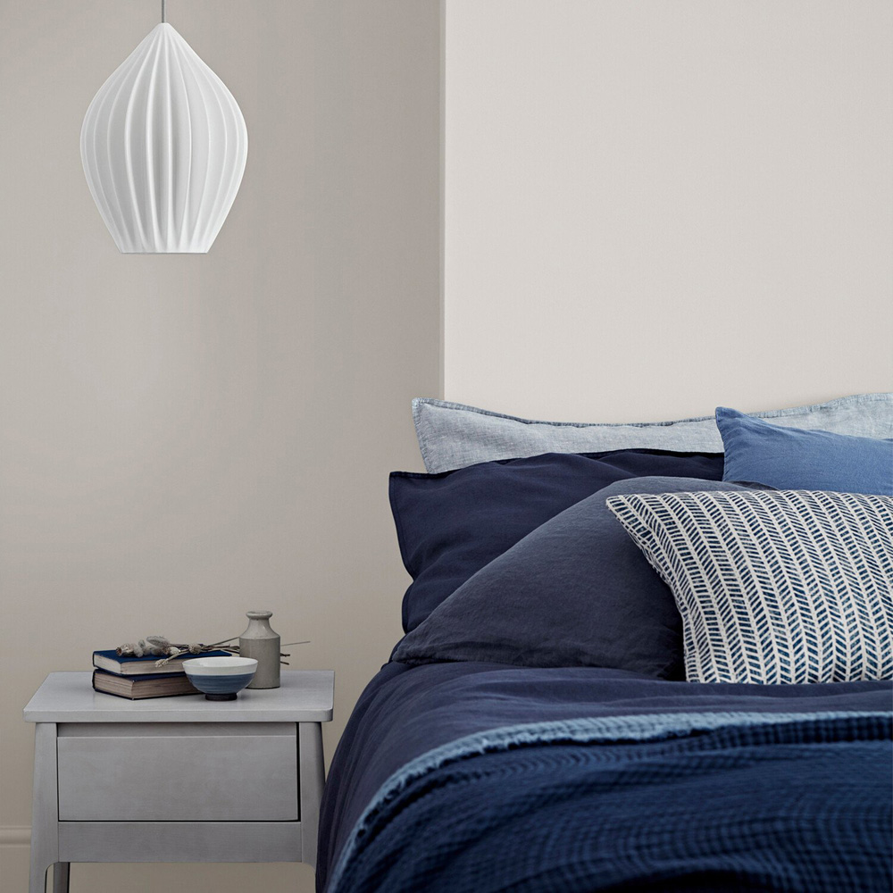 Crown Easyclean Dash of Nutmeg Matt Emulsion Multisurface Paint 2.5L Image 4