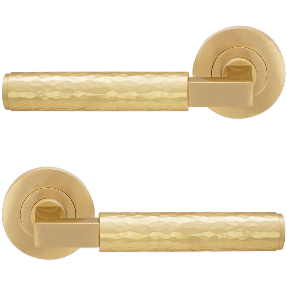 Spira Brass Hammered Knurlmond Satin Brass Lever on Rose Door Handle 2 Pack Image 1